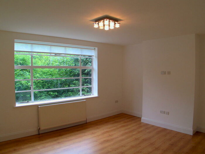 3 Bedroom Flat To Rent In Brookland Rise, Hampstead Garden Suburb, NW11