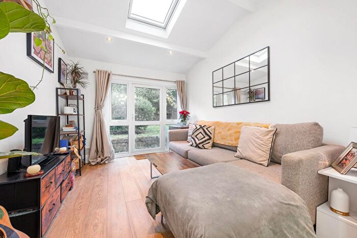 1 Bedroom Flat For Sale In Ritherdon Road, SW17