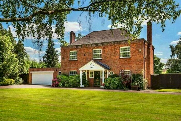 4 Bedroom Detached House For Sale In Croydon Barn Lane, Horne, Horley, Surrey, RH6