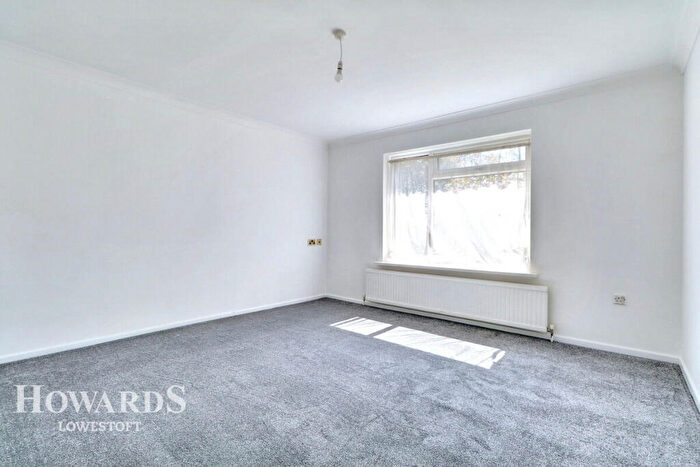 2 Bedroom Detached Bungalow For Sale In Marbella Green, Lowestoft, NR33