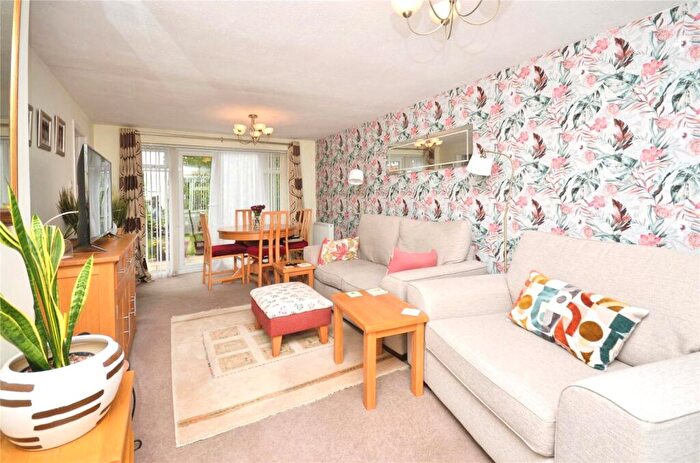 3 Bedroom End Of Terrace House For Sale In Elmhurst Road, Aylesbury, Buckinghamshire, HP20