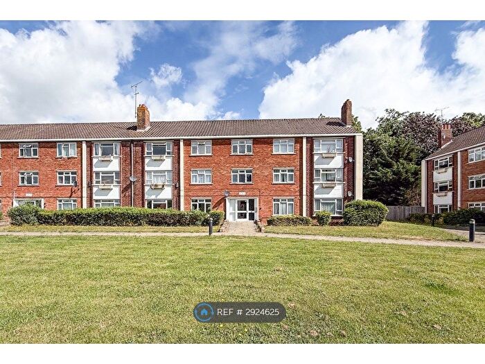 2 Bedroom Flat To Rent In Northumbria Road, Maidenhead, SL6
