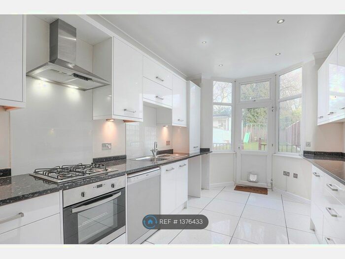 4 Bedroom Terraced House To Rent In Park Avenue, Barking, IG11