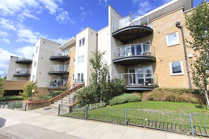 2 Bedroom Apartment For Sale In Reservoir Road, Ruislip, HA4