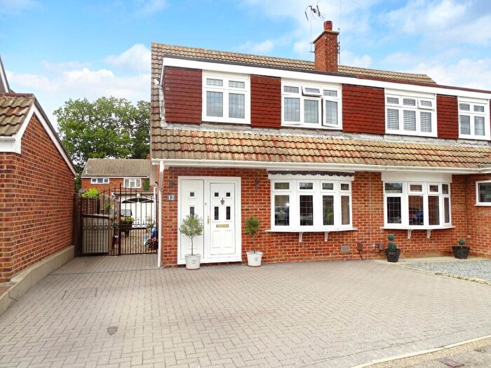 3 Bedroom Semi Detached House For Sale In Sharpington Close, Chelmsford, CM2