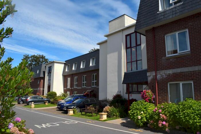 2 Bedroom Flat To Rent In Clyne Common, Swansea, SA3