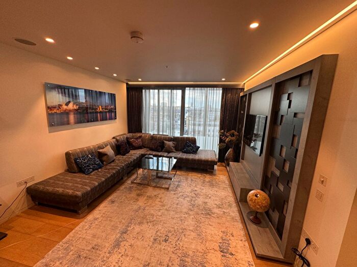 2 Bedroom Flat To Rent In Buckingham Palace Road, London, SW1W