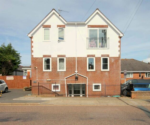 2 Bedroom Maisonette To Rent In Tennyson Road, Freshwater, PO40
