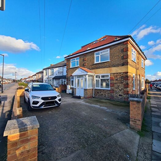 2 Bedroom Flat To Rent In Martindale Road, Hounslow, TW4