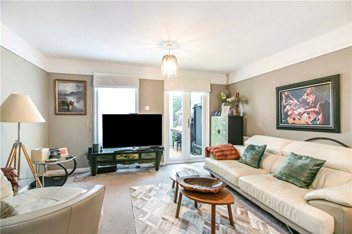 3 Bedroom Terraced House For Sale In Staveley Gardens, London, W4