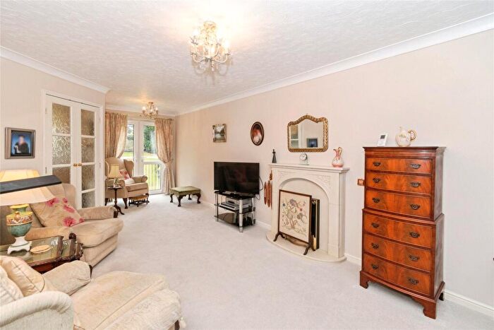 1 Bedroom Apartment For Sale In Aire Valley Court, Bingley, BD16