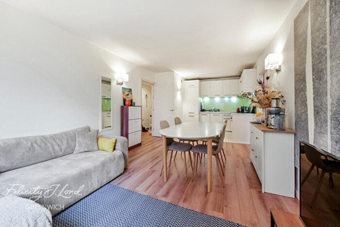 2 Bedroom Flat For Sale In Deals Gateway, London, SE13