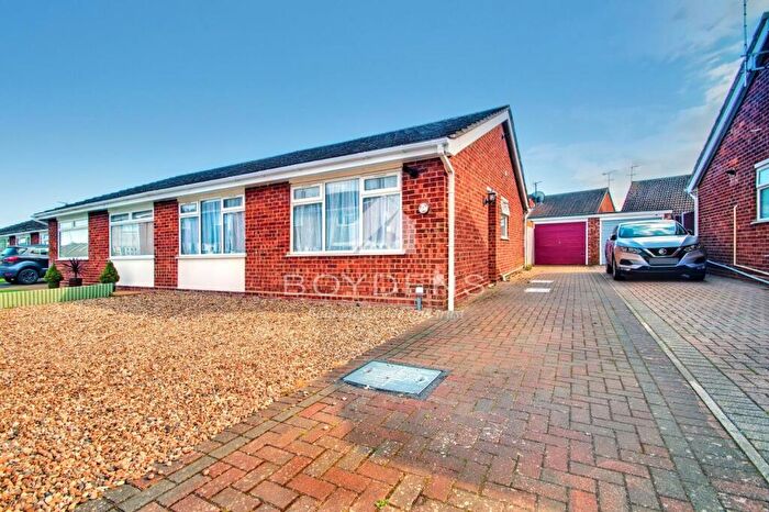 2 Bedroom Bungalow To Rent In Broadstrood, St Osyth, CO16