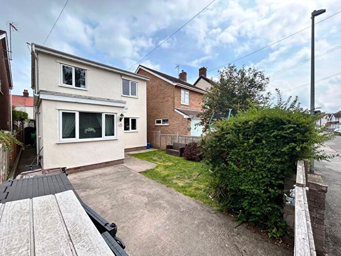 3 Bedroom Detached House For Sale In Hall Road, Penrhyn Bay, LL30