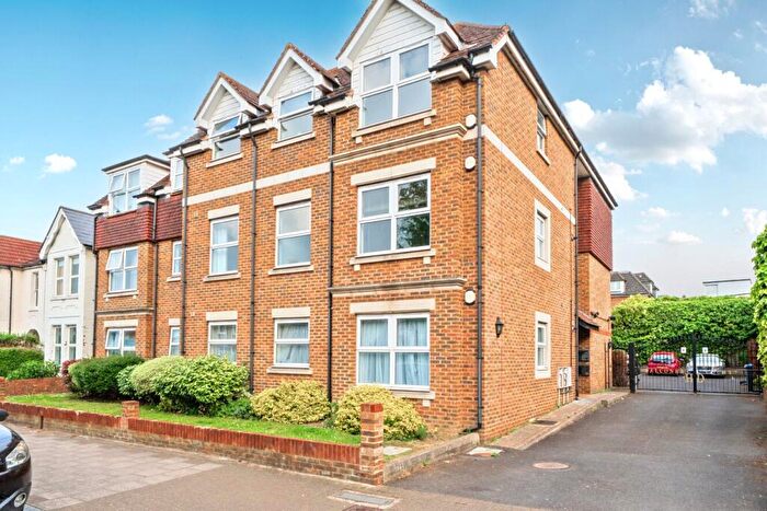 2 Bedroom Flat For Sale In Ravenscroft Road, Beckenham, BR3