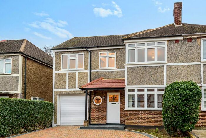 3 Bedroom Semi-Detached House To Rent In Somerset Close, New Malden KT3