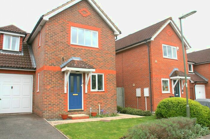 3 Bedroom Link Detached House To Rent In Primrose Walk, Ewell, Epsom, KT17