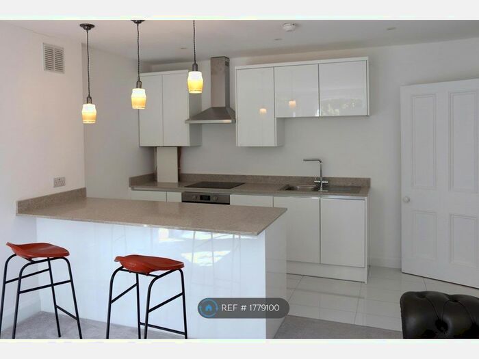 1 Bedroom Flat To Rent In Avenue Park Road, London, SE27