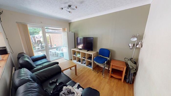 4 Bedroom Semi-Detached House To Rent In Weston Avenue, Nottingham, NG7