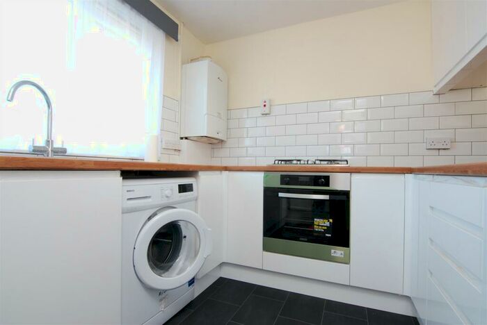 1 Bedroom Flat To Rent In Victoria Crescent, Seven Sisters, London, N15