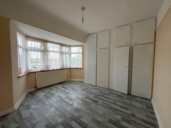 3 Bedroom Maisonette To Rent In Broadcroft Ave, Stanmore, HA7