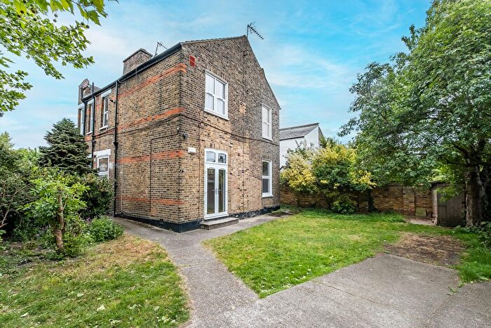 2 Bedroom Flat For Sale In Chamberlayne Road, London, NW10