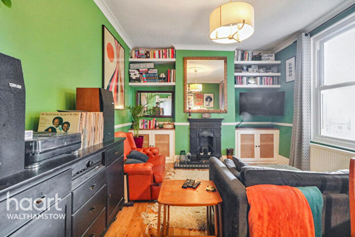 2 Bedroom Flat For Sale In Palmerston Road, Walthamstow, E17