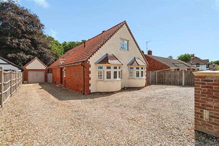 4 Bedroom Chalet For Sale In Chestnut Avenue, Oulton Broad, NR32