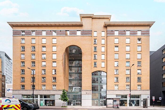 2 Bedroom Flat To Rent In Dryden Building, Commercial Road, Aldgate, London, E1