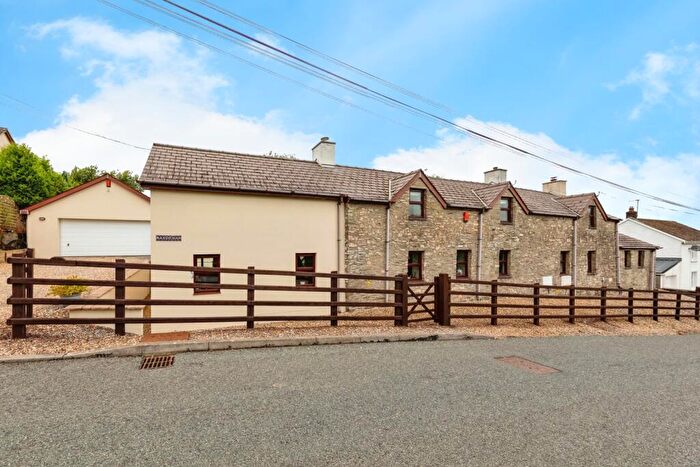 3 Bedroom Semi-Detached House For Sale In Croesyceiliog, Carmarthen, Carmarthenshire, SA32