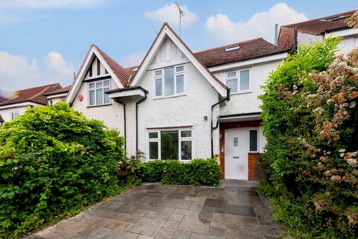 5 Bedroom Semi-Detached House To Rent In Montpelier Rise, London, NW11