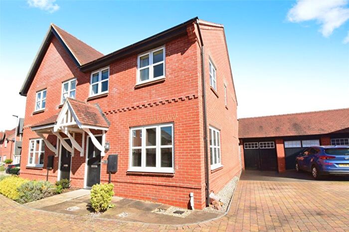 3 Bedroom Semi-Detached House For Sale In Millground Field, Winslow, MK18