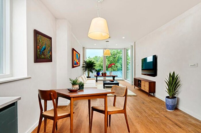 1 Bedroom Flat For Sale In Manor Park, Hither Green, London, SE13