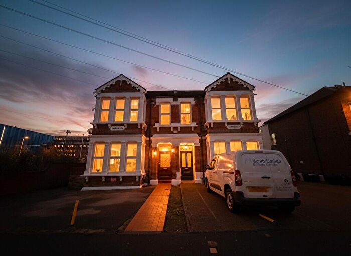 Studio To Rent In Eastern Road, Romford, RM1