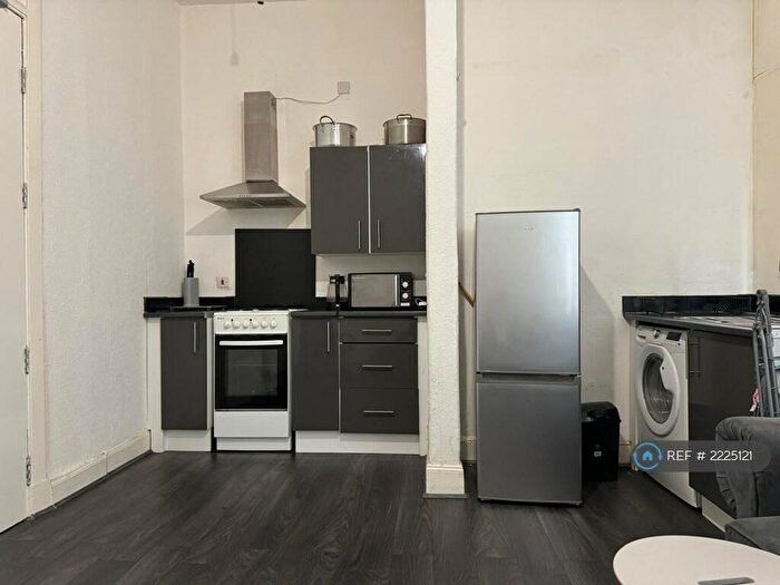 2 Bedroom Flat To Rent In Copland Road, Glasgow, G51