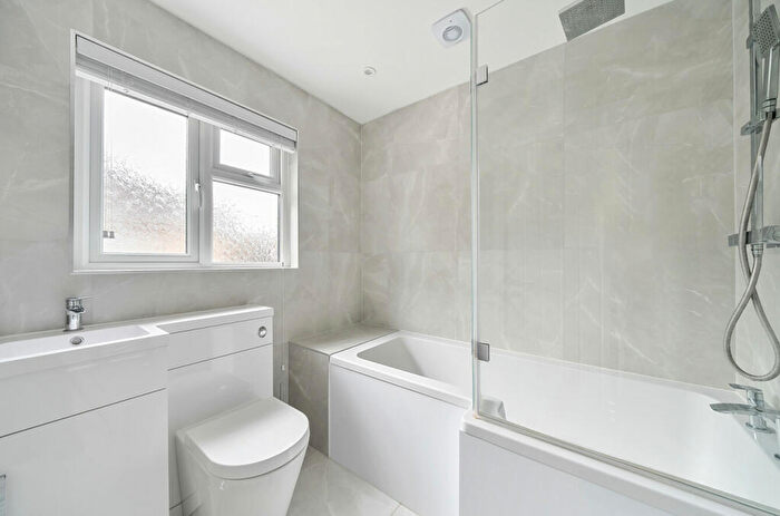 3 Bedroom Bungalow For Sale In Hursley Road, Chandler's Ford, Eastleigh, Hampshire, SO53