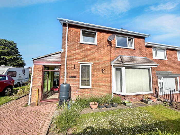 3 Bedroom Semi-Detached House For Sale In Warrens Walk, Winlaton, Blaydon-on-Tyne, Tyne And Wear, NE21