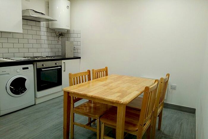 2 Bedroom Flat To Rent In Ferndale Road, Brixton, SW9