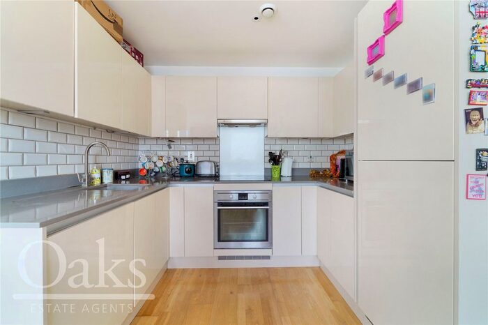 2 Bedroom Flat To Rent In Streatham High Road, London, SW16