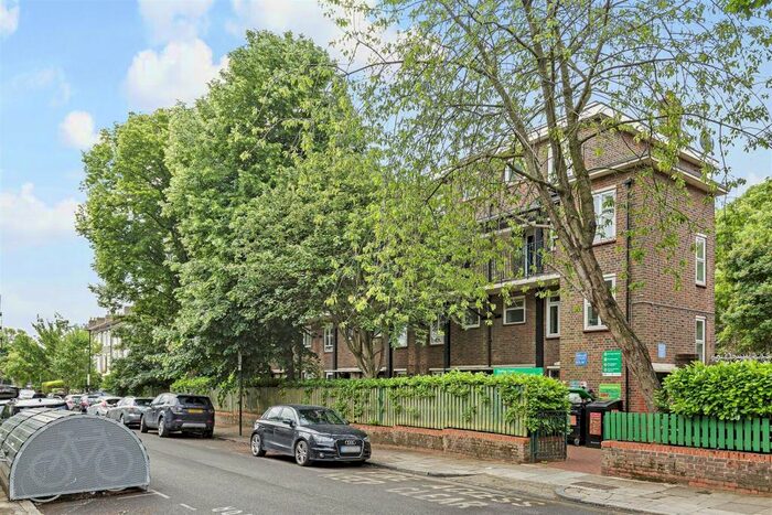 2 Bedroom Flat To Rent In Shelley Court, Finsbury Park, N4