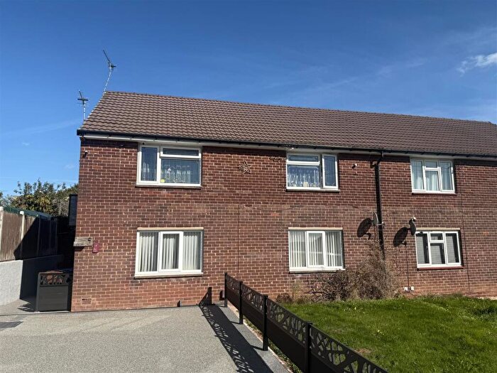 2 Bedroom Maisonette For Sale In Pinewood Road, Burton-On-Trent, DE15