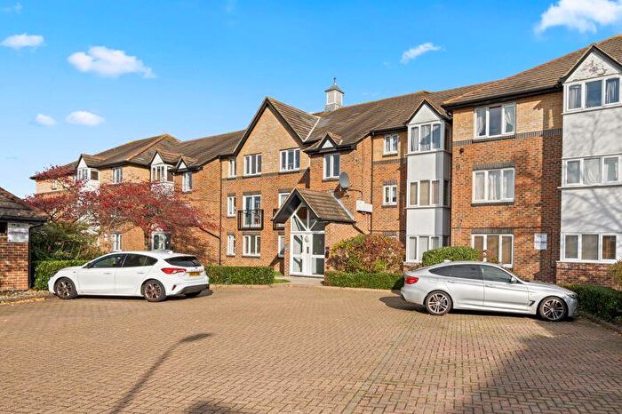 2 Bedroom Flat For Sale In Cotswold Way, Worcester Park, KT4