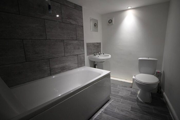 5 Bedroom House To Rent In Welton Place, Leeds, LS6