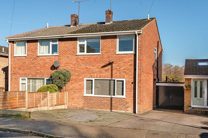 3 Bedroom Semi Detached House For Sale In Paddock Way, Liphook, Hampshire, GU30