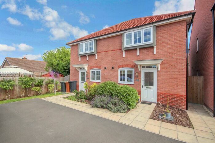 3 Bedroom Semi-Detached House To Rent In Vespasian Way, North Hykeham, LN6