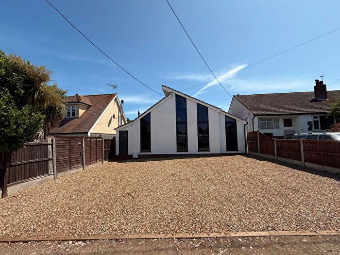 3 Bedroom Detached Bungalow For Sale In Edith Road, Kirby-le-soken, CO13