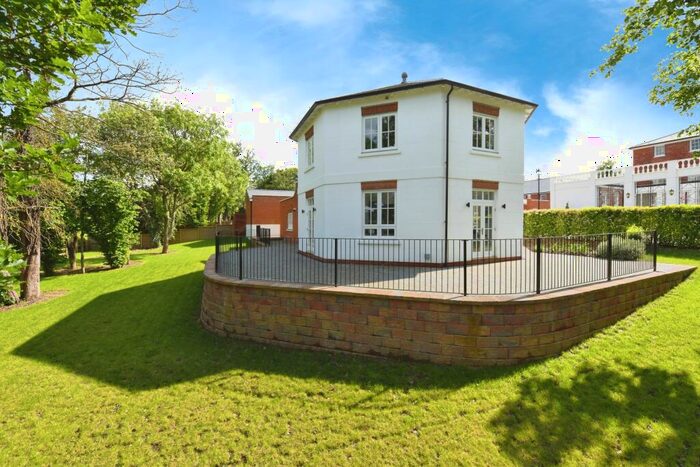 4 Bedroom Detached House For Sale In Dark Lane, Great Warley, Brentwood, Essex, CM14