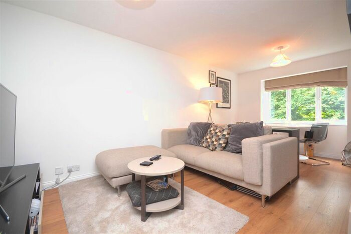 1 Bedroom Flat To Rent In Heathcote Road, Twickenham, TW1