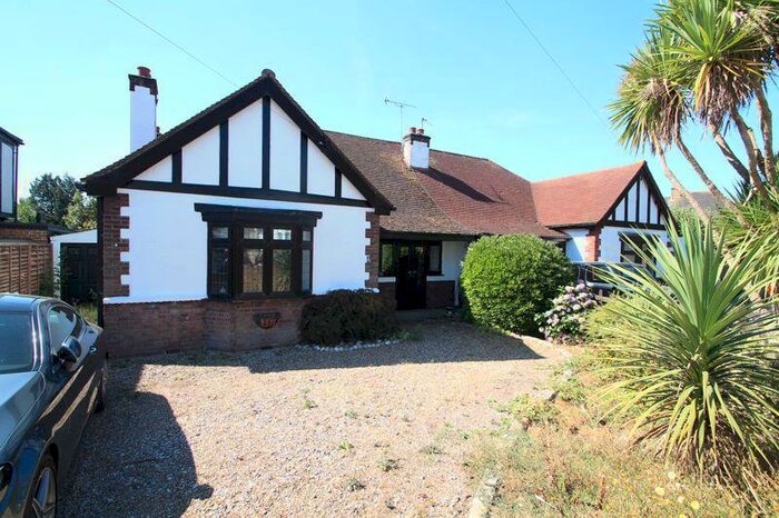 3 Bedroom Bungalow To Rent In Cedar Grove, Bexley, DA5