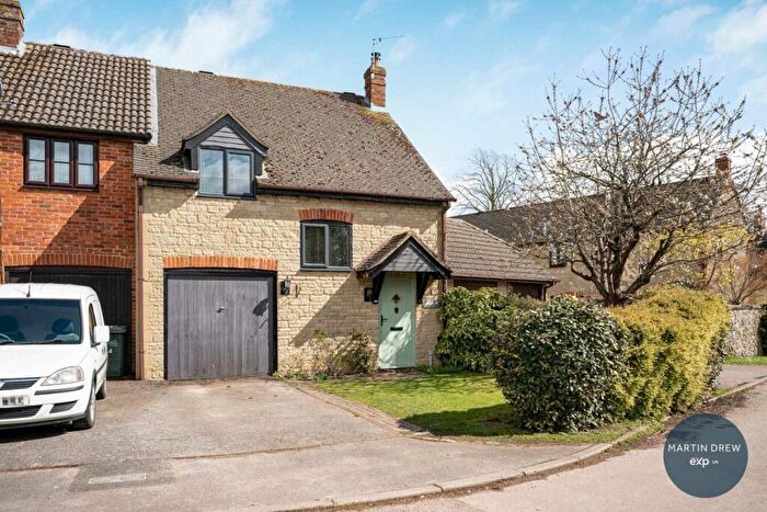 3 Bedroom End Of Terrace House For Sale In Crosslands, Fringford, Bicester, OX27